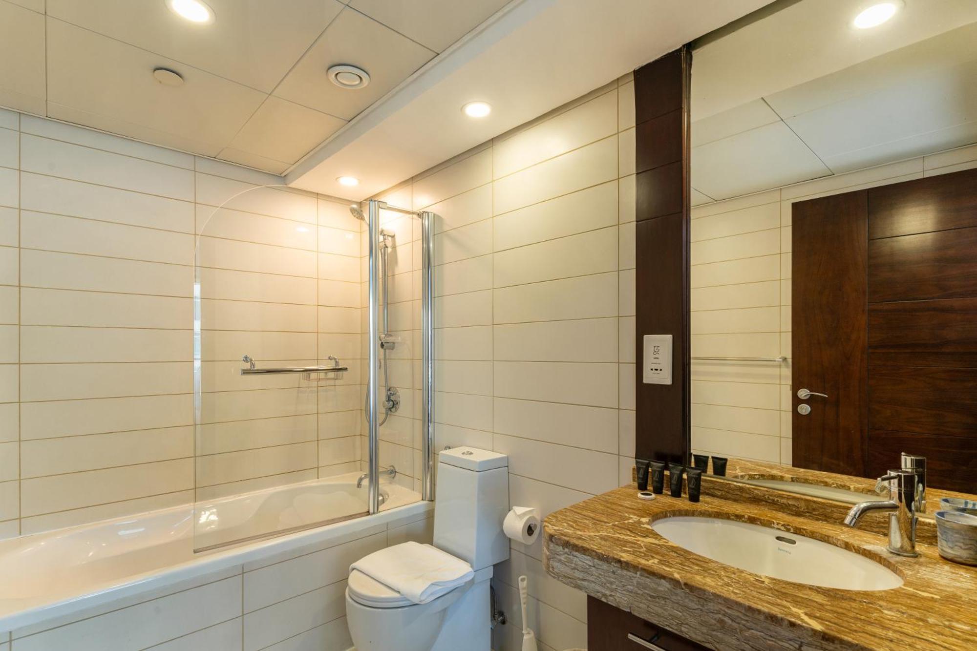 Chic 2Br Apartment, Prime Location Near Dubai Mall - Allsopp&Allsopp 外观 照片